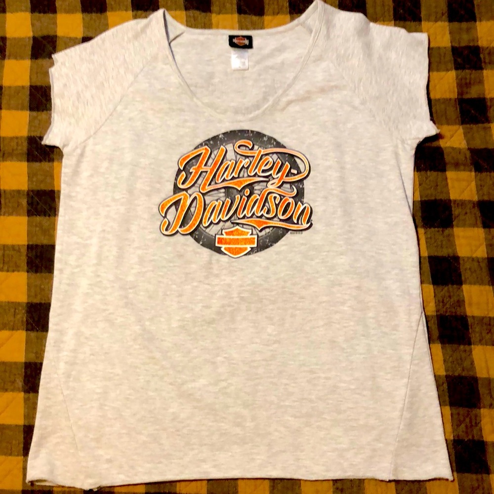 Women’s Harley Davidson Gray Cap Sleeve Raw Hem With Orange Decal On Front